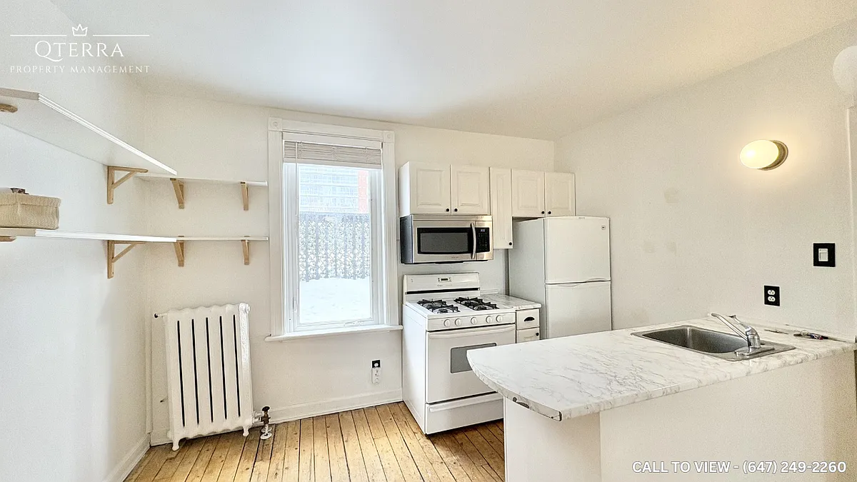Building Photo - 208 Clarence St #4