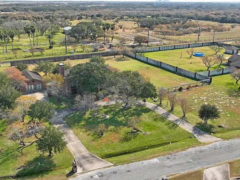 3417 Newcastle Dr — Photo 33