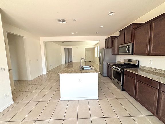 4th image of 9825 W Southgate Ave