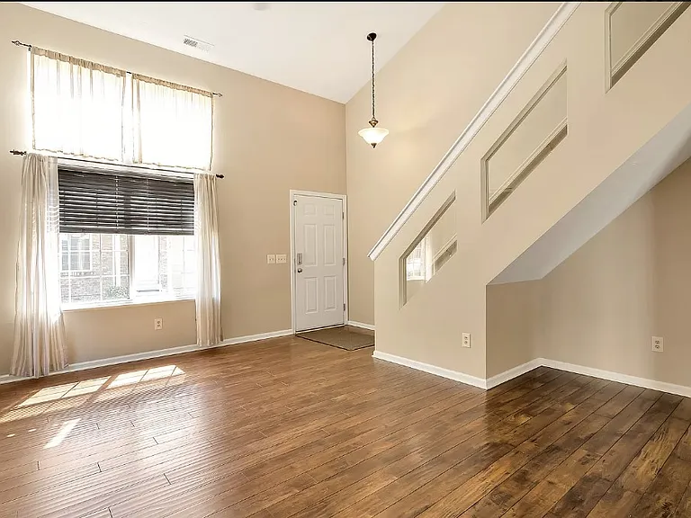 548 Scotch Pine Dr — Photo 4