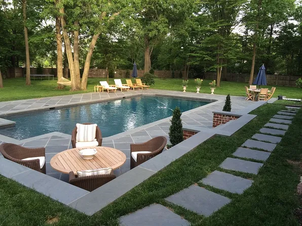 1306 Bishop La, Alexandria, VA 22302