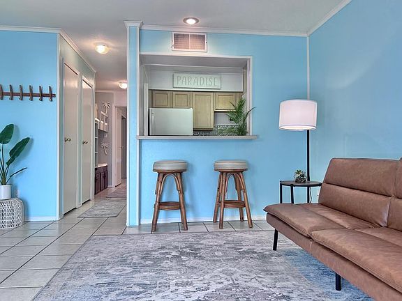 4th image of 211 W Bahama St #11