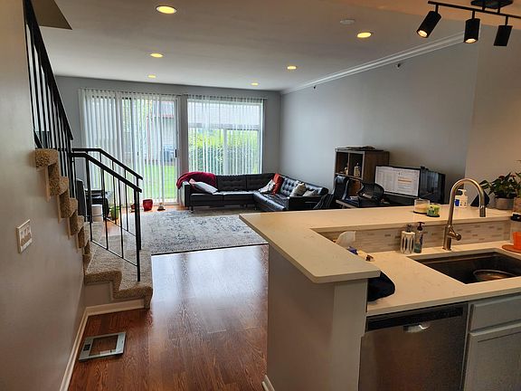 3rd image of 1133 E Cambria Ln N #1133