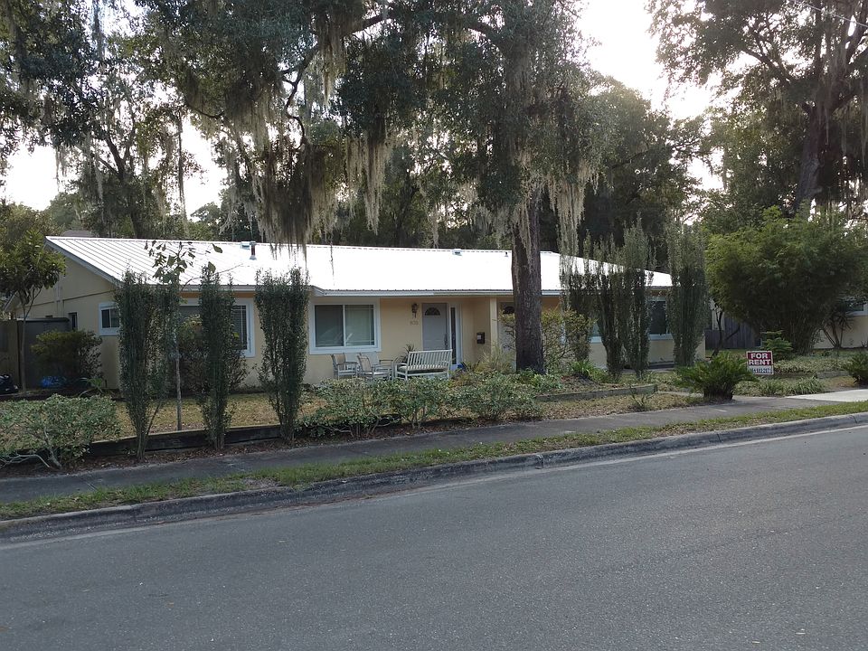 1st image of 829 NE 4th Ave #829