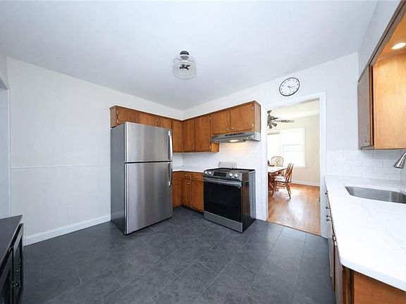 5th image of 54 Rose Ln