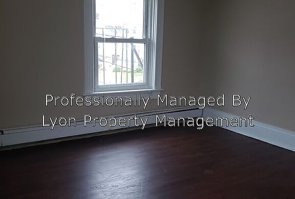 2nd image of 844 Lonsdale Ave Unit 3R