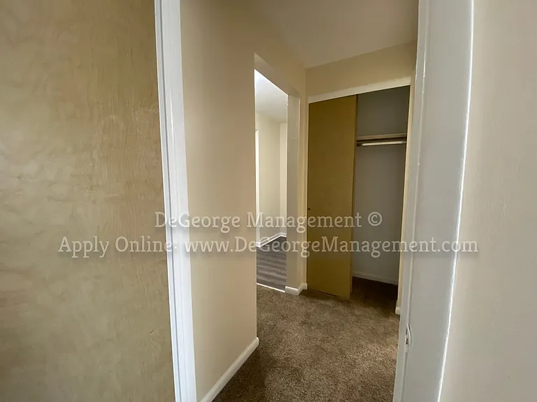 Woodside Court Apartments — Photo 40