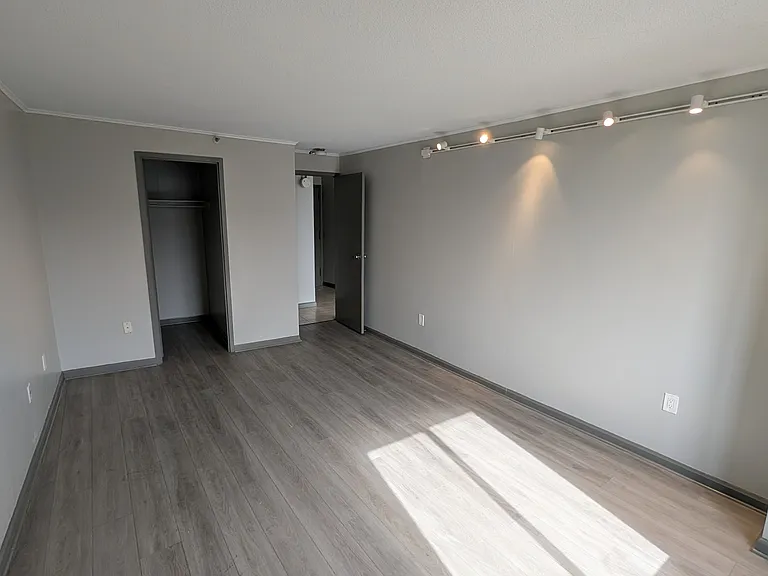 100-A512 Wells St #1 — Photo 10