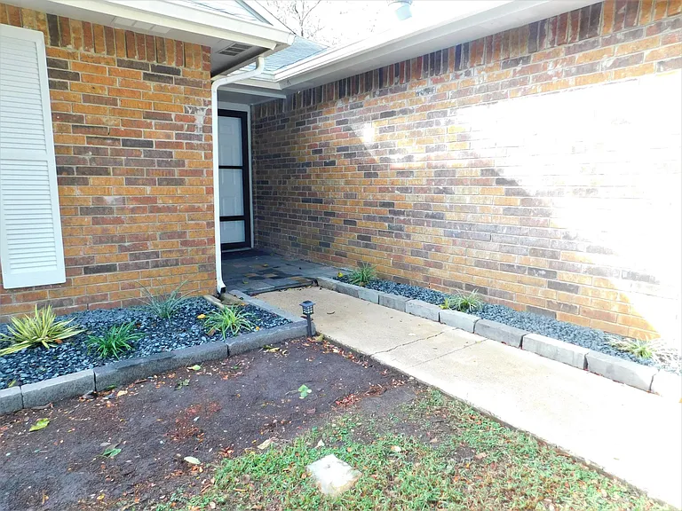 2716 Mistywood Ln — Photo 4