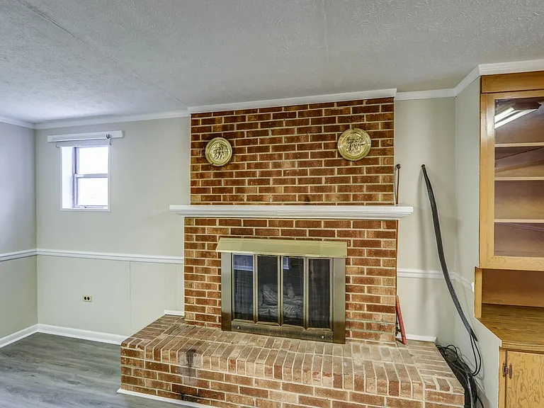 4295 Everett Rd — Photo 26