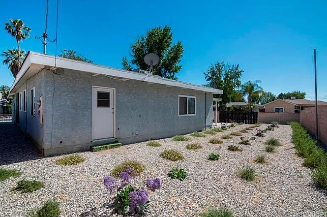 20557 Hart St — Photo 4