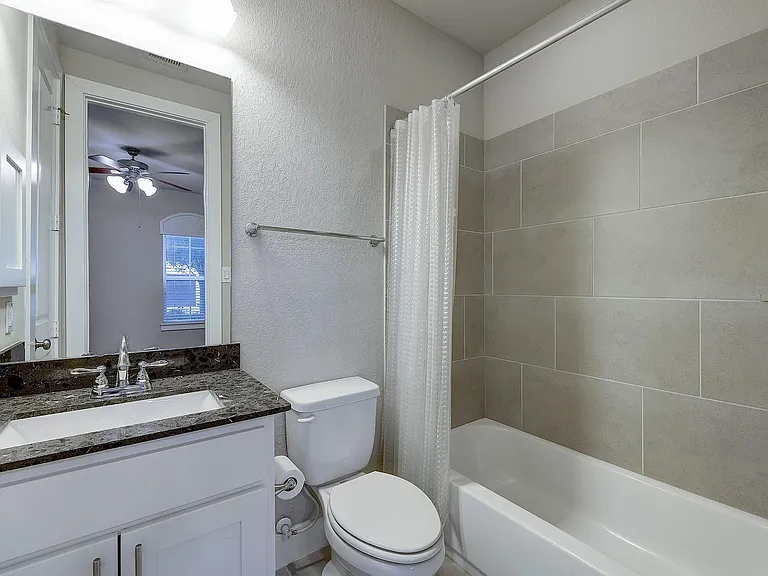 2724 Freund St — Photo 32