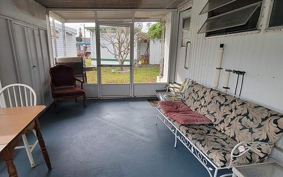 5th image of 1208 Lee St #104