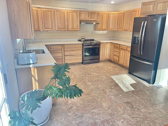 3rd image of 3360 Hillary Ave