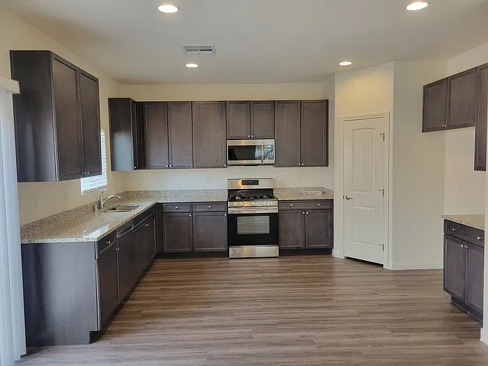 4 bed, 2.5 bath, 1599 sqft, $2,195 — Photo 3