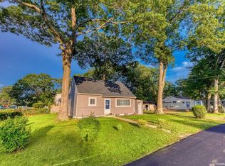 1 Lund St, Wyandanch, NY 11798