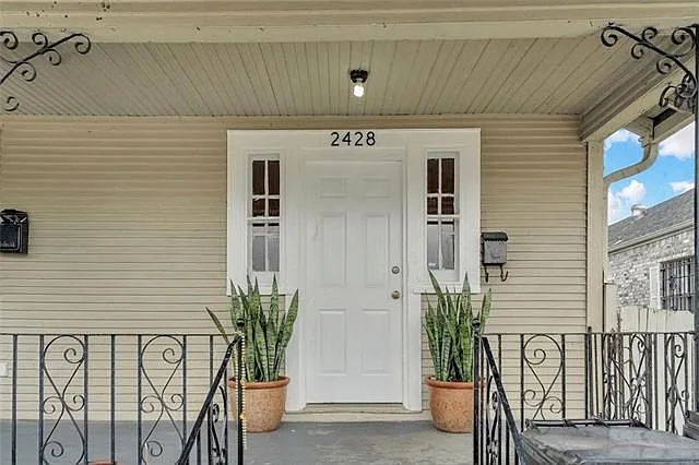 2 bed, 1.0 bath, 840 sqft, $1,300 — Photo 2