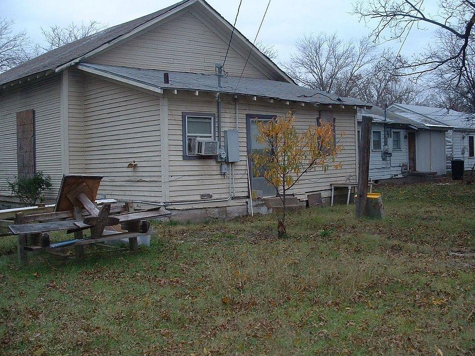 2nd image of 921 N 12th St