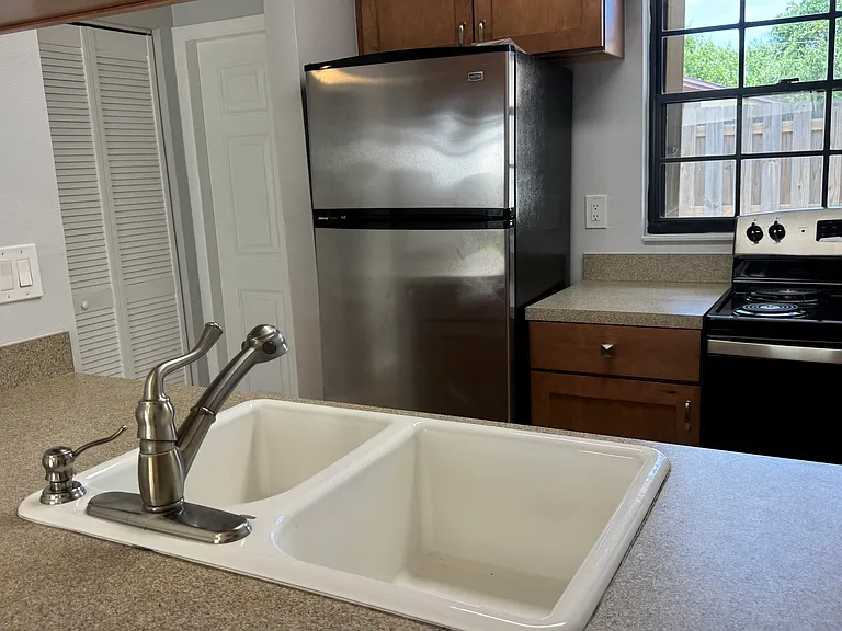8559 Rosalind Ave — Photo 3