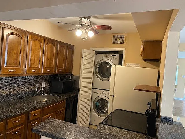 1001 26th St NW #601 — Photo 11
