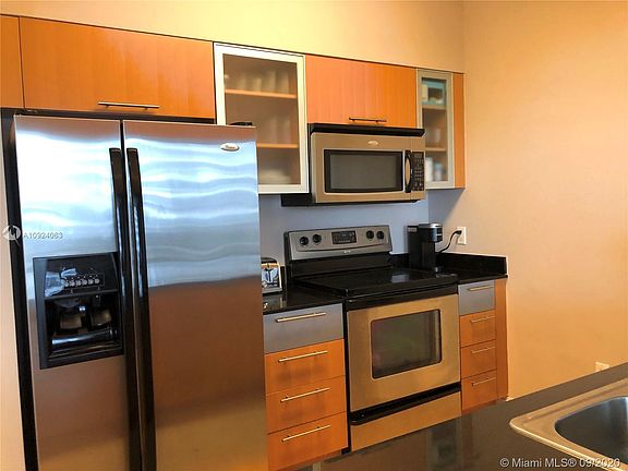 5th image of 1750 N Bayshore Dr APT 3004