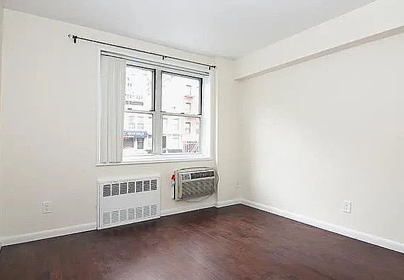 3rd image of 170 W 23rd St APT 2M