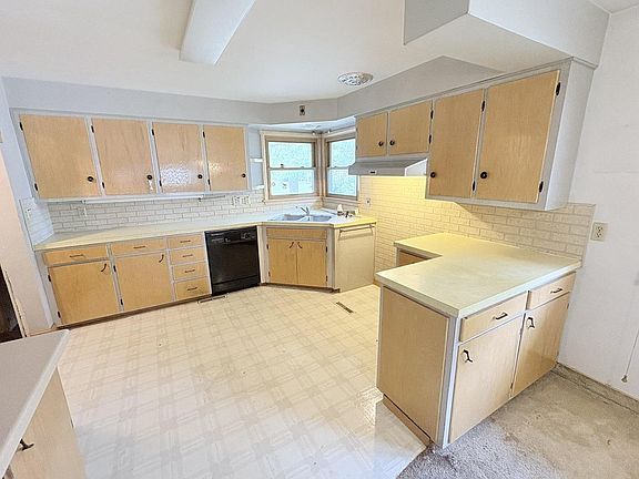 2nd image of 650 1ST STREET