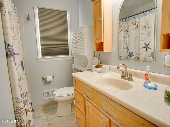 5th image of 834 Ross Street