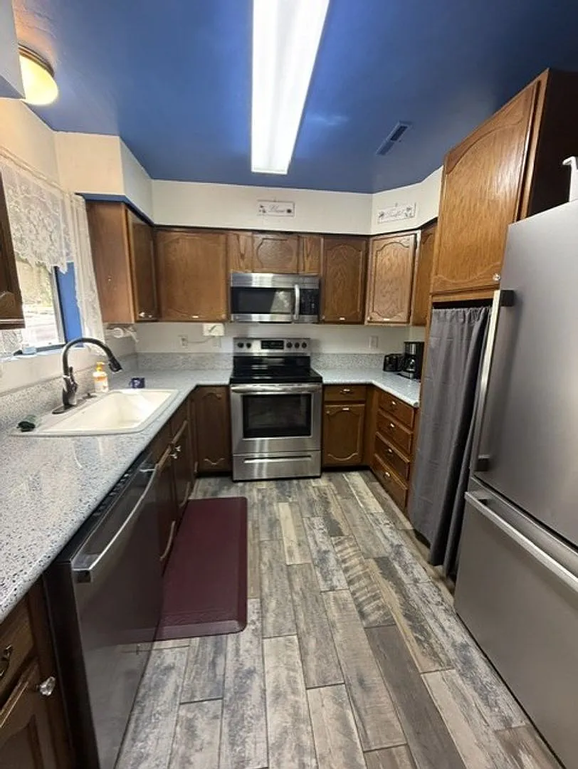 Completely Furnished long Term Rental- 2 Bedroom Home with Loft - Contact Property Pros Property ... — Photo 3