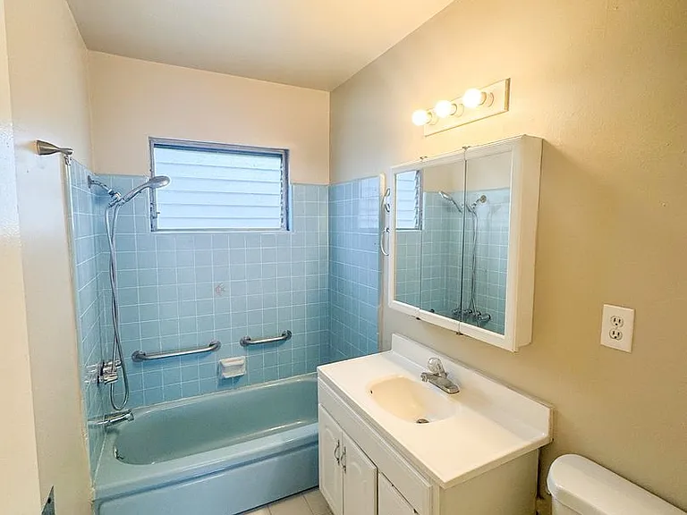 1338 N Detroit St — Photo 3