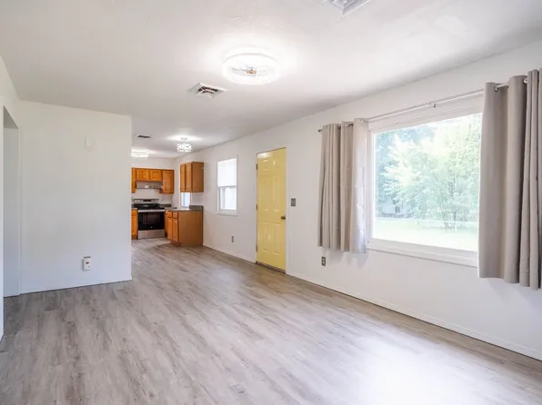 206 Wesley Ave, Savoy, IL 61874