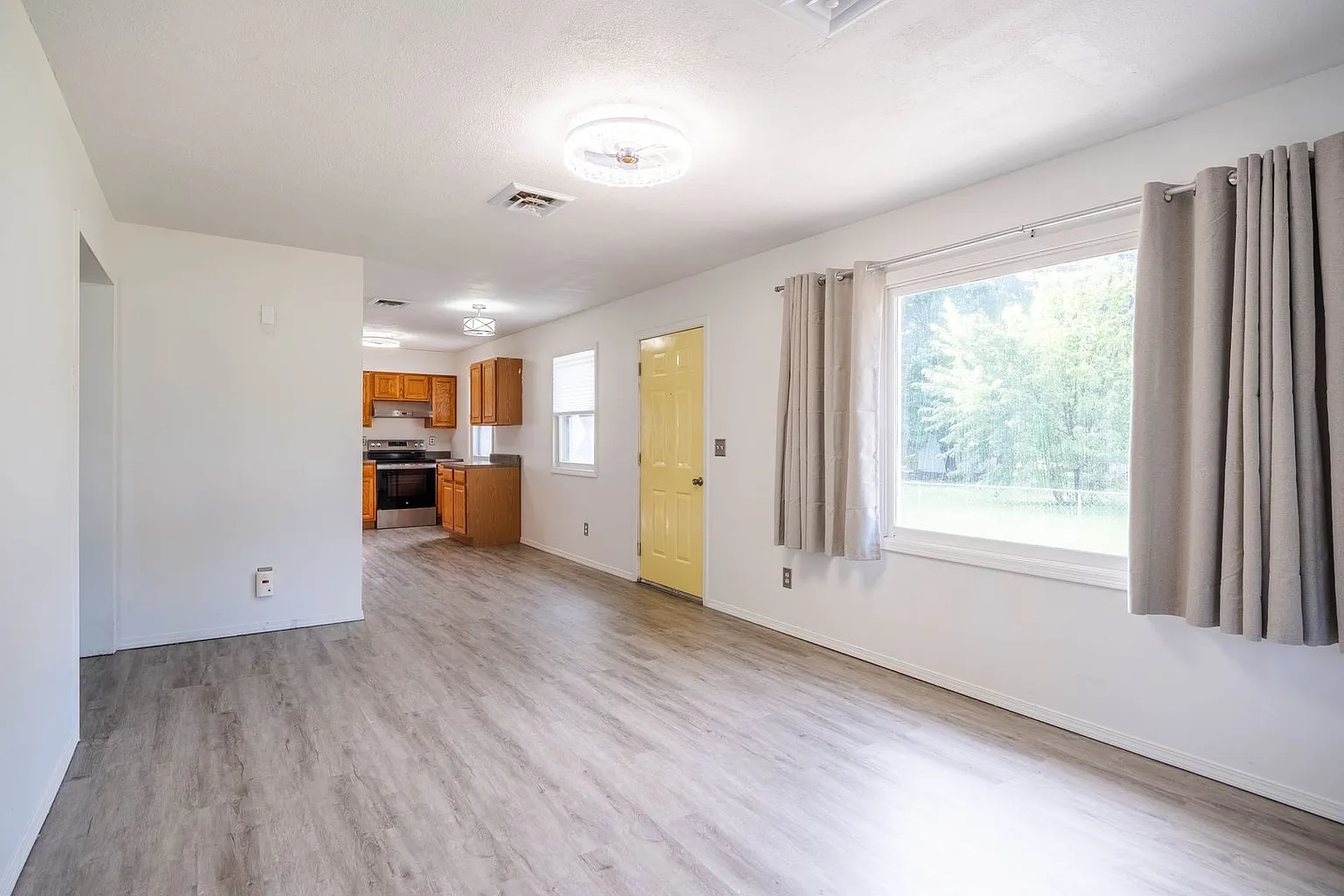 206 Wesley Ave photo 1