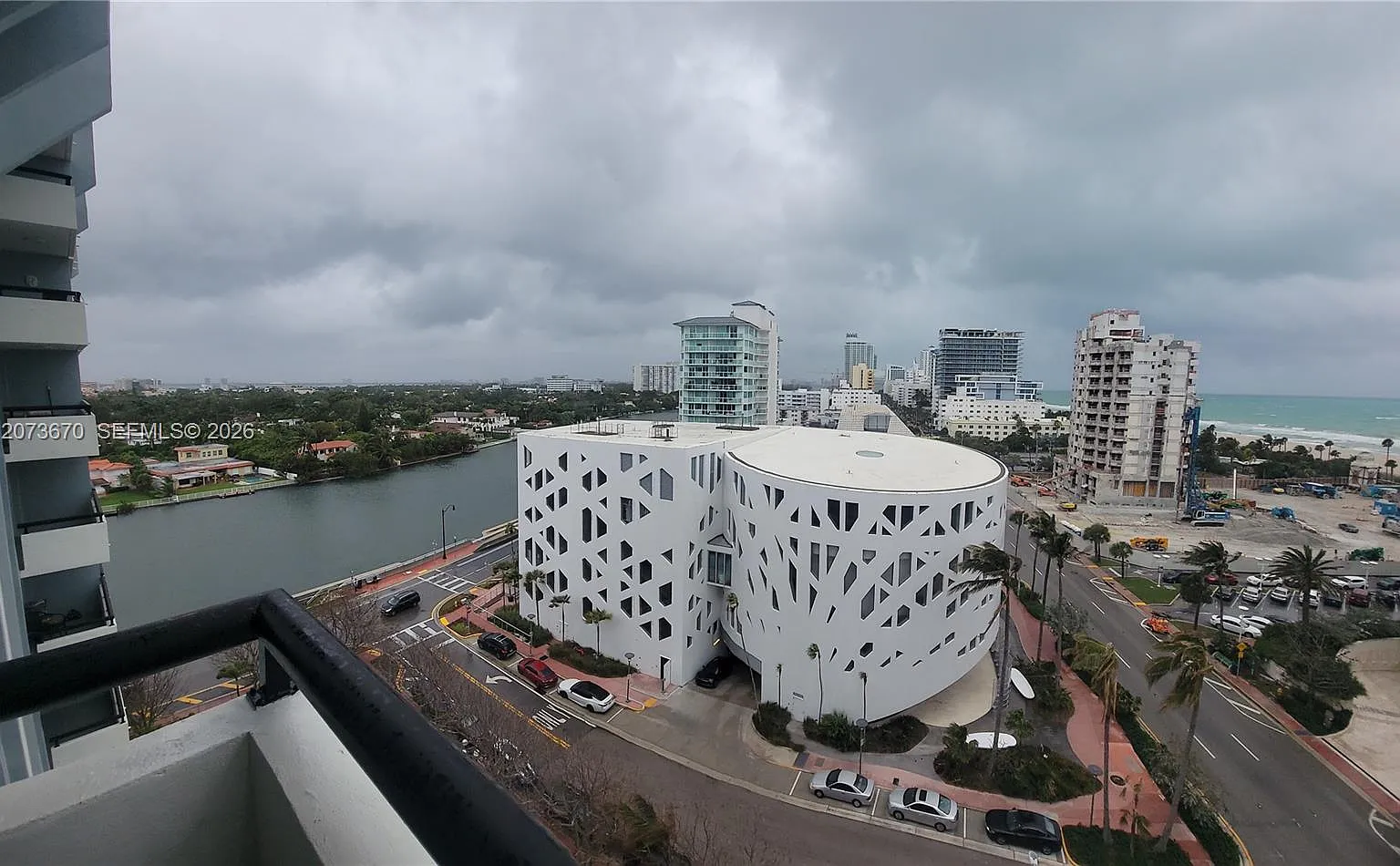 Portugal Towers Condo — Photo 3