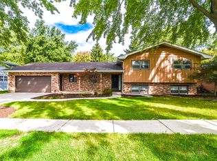 1528 Maple Ln, Elgin, IL 60123