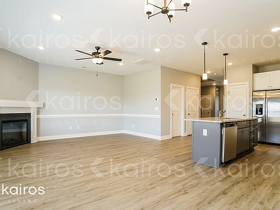 4th image of 3708 S Oak Ln Unit D