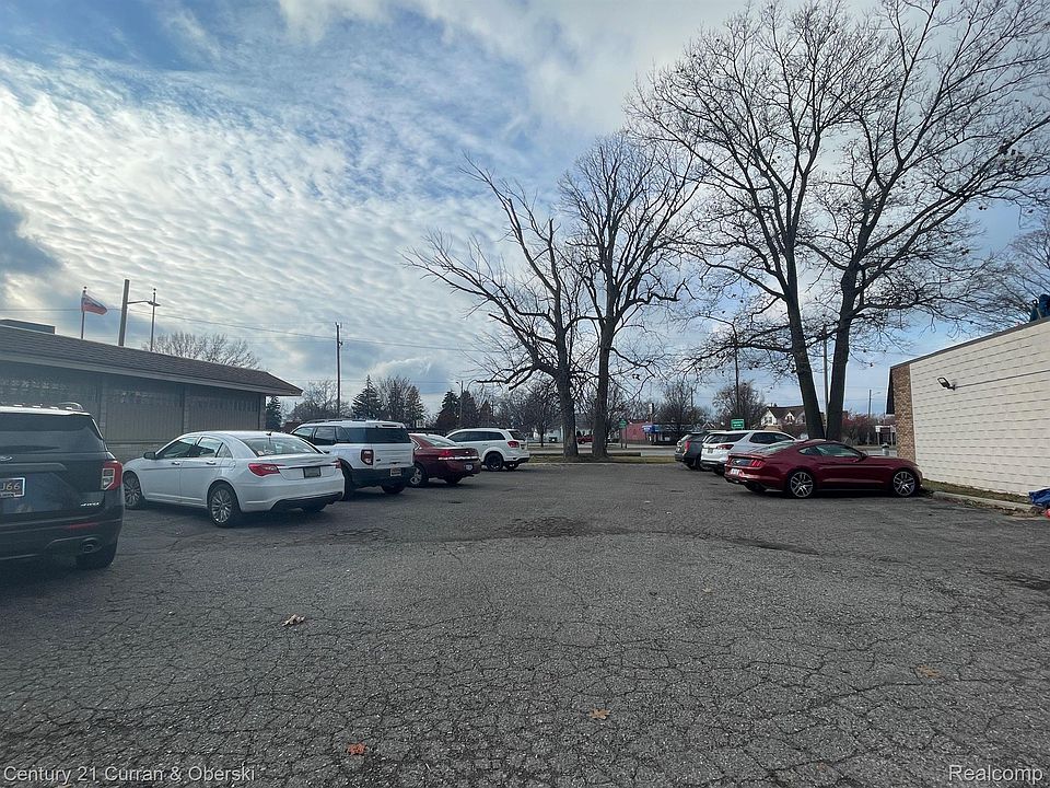 1st image of 2957 Fort St