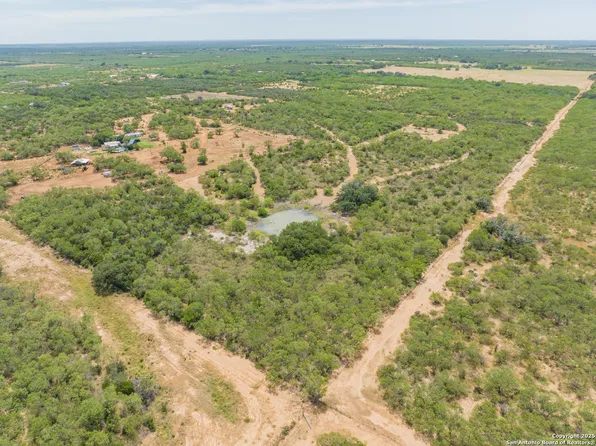 870 County Road 640, Hondo, TX 78861