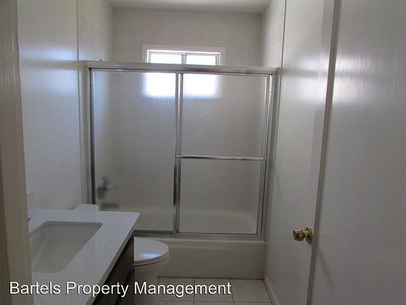 5th image of 837 33rd St