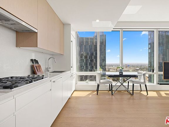 4th image of 877 Francisco St APT 1811