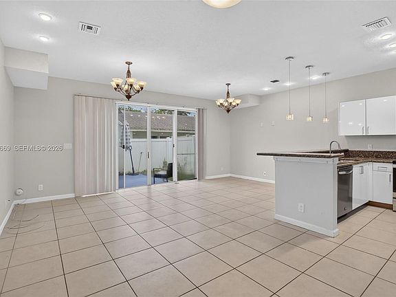 3rd image of 5337 SW 40th Ave