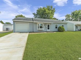 2114 Valentine Ave, Pekin, IL 61554