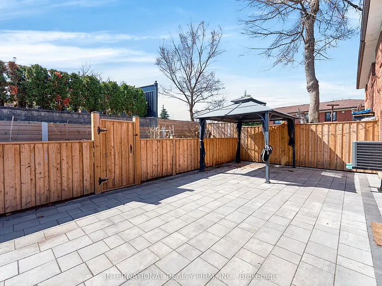 26 Dellbrook Cres — Photo 39