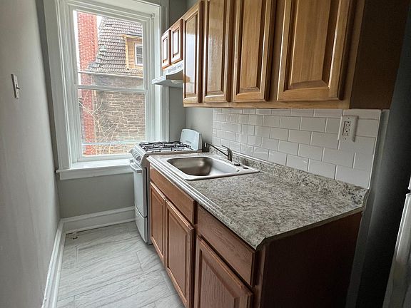 4th image of 2215 N 51st St #7AA