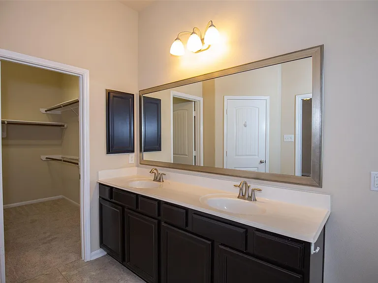 311 Lockridge Hill Ln — Photo 22
