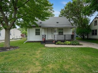 26692 Chippendale St, Roseville, MI 48066