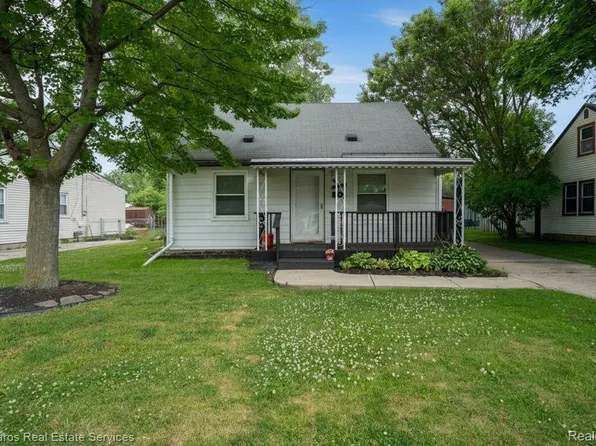 26692 Chippendale St, Roseville, MI 48066