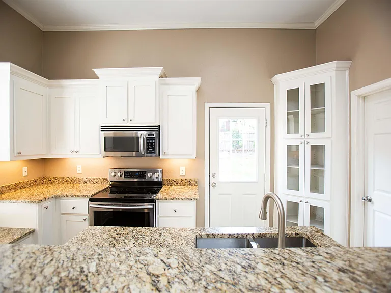 224 Rice St — Photo 18