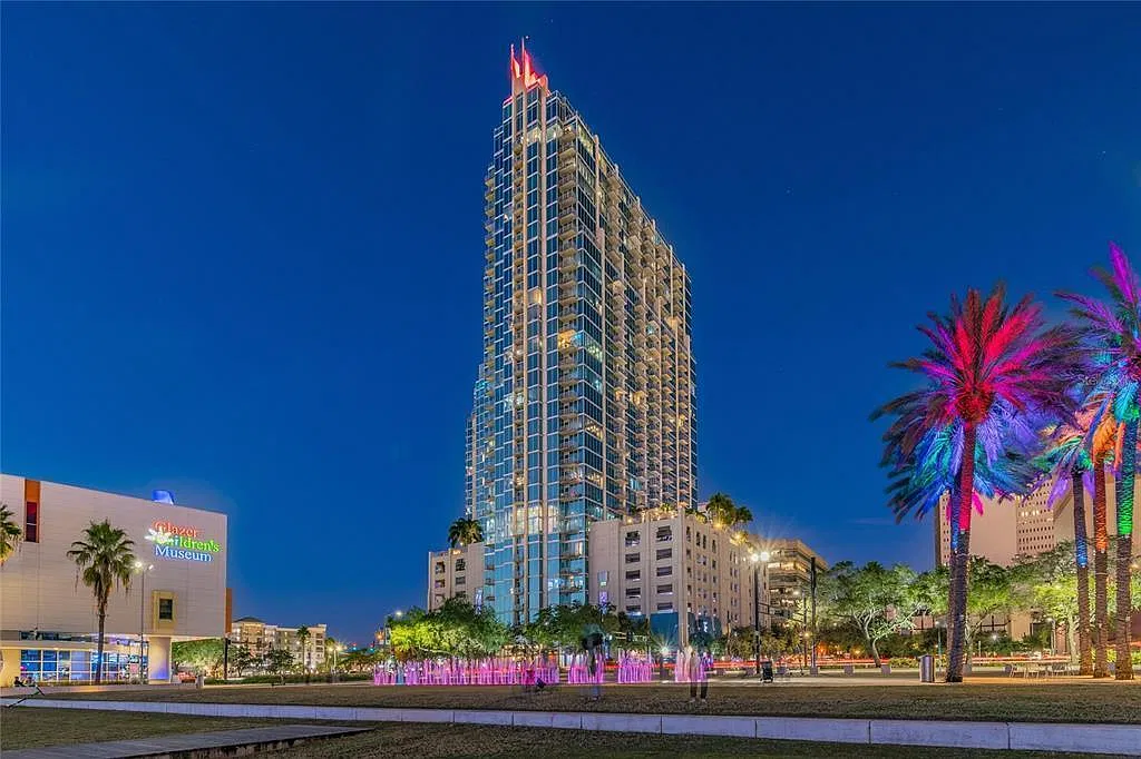 1 bed, 715 sqft, $2,700 — Photo 3