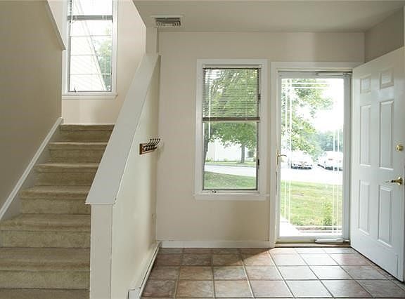 2nd image of 127 Fairways Cres #U127