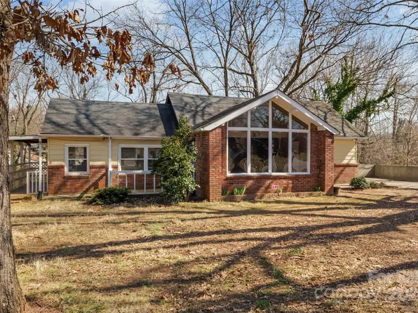 227 18th St SW, Hickory, NC 28602